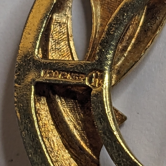 Vintage Gold Filled Multi Colored Crystal Brooch, Signed 1/20 12k GF - Picture 5 of 6